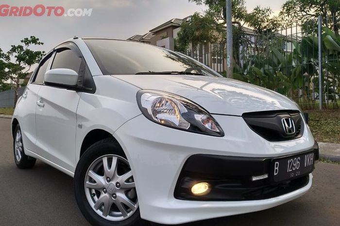 Ilustrasi Honda Brio generasi pertama