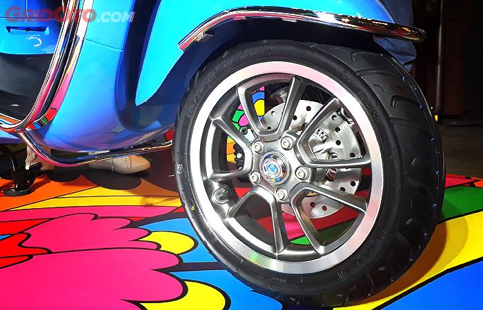 Vespa Primavera 50th Anniversary gunakan pelek baru