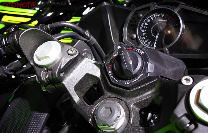 Sistem smart key KIPASS di Kawasaki Ninja 250 SE 2019