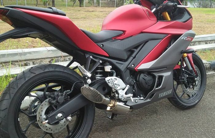 Desain slash tail di knalpot Sakura AR11 untuk Yamaha R25 2019