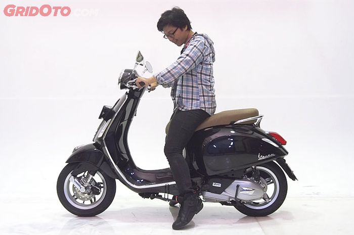 Riding position Vespa Primavera ABS 2018 kali ini lebih tinggi