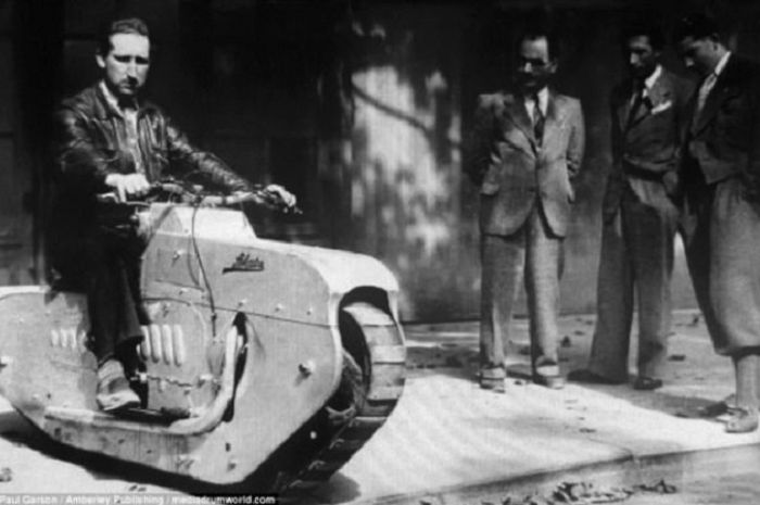 Wujud motor tank yang digunakan oleh Jerma selama perang dunia pertama