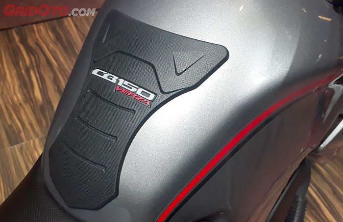 Tankpad aksesoris resmi Honda CB150 Verza