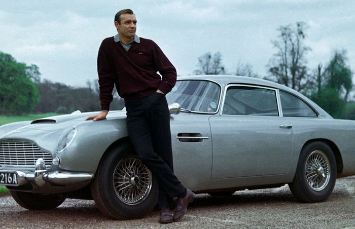 Aston Martin DB5 bisa jadi ikonik salah satunya berkat film James Bond yang diperankan Sean Connery