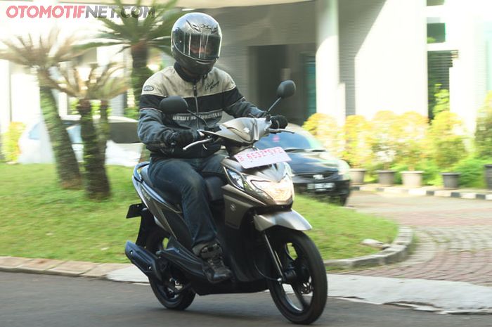 Riding position Suzuki Nex FI saat dikendarai keliling perkotaan