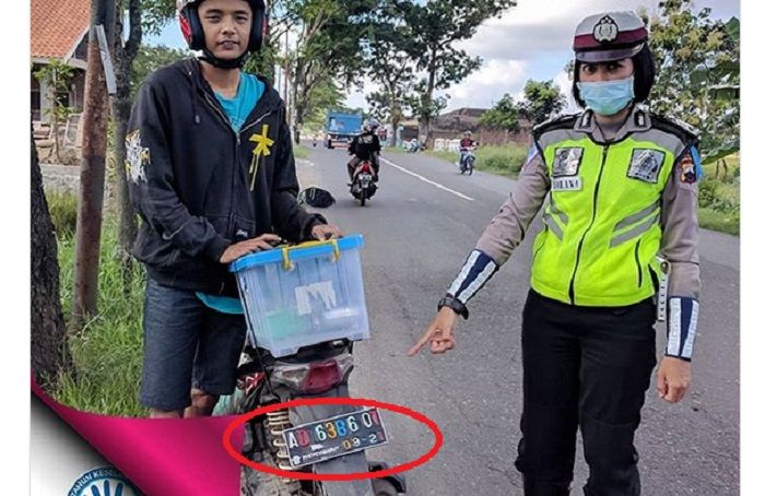 Plat nomor warna-warni akan ditilang polisi sesuai Undang-undang.