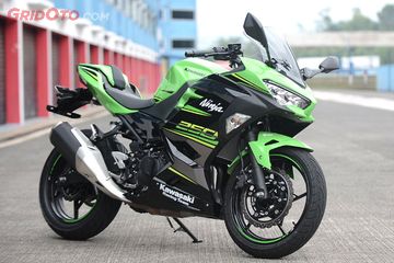 Komparasi Harga dan Skema Cicilan Ninja 250 FI 2018 All New CBR250RR dan YZF R25 GridOto
