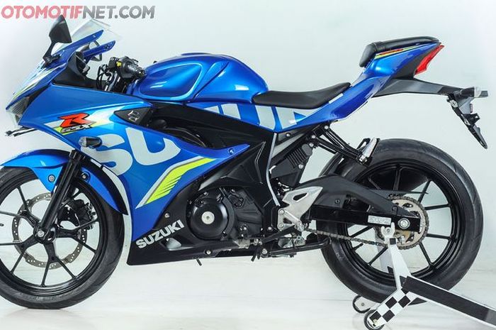 Ilustrasi. Suzuki GSX-R150 warna Metallic Blue Triton