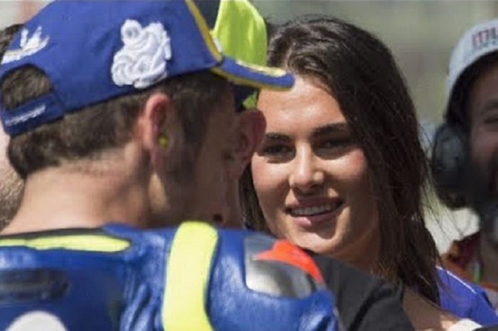 Francesca Sofia Novello dikabarkan kembali dekat dan menjalin kasih dengan Valentino Rossi.