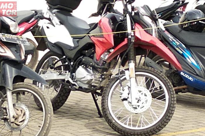 Penampakan motor yang i=diduga Suzuki DR 150