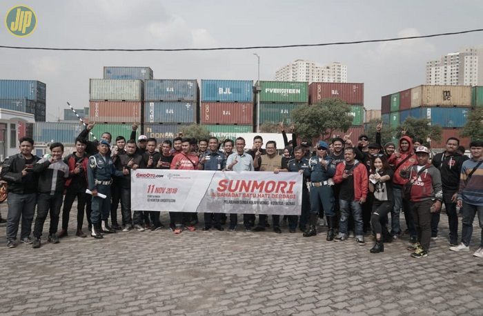 Sunmori berjalan lancar, dan diselingi dengan foto bersama di lokasi baksos.