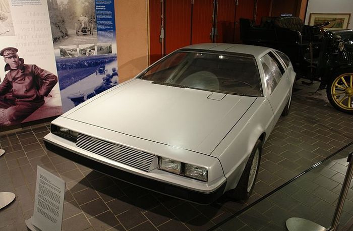 Prototipe dari DeLorean DMC-12