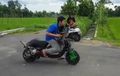 Video: Larinya Kencang! Ini Vespa 2-tak atau Kawasaki Ninja 150?