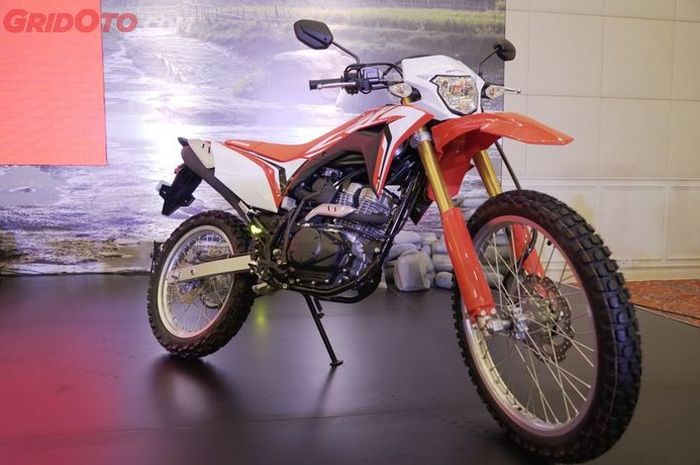 CRF150L tantang KLX 150 dengan banyak kelebihan