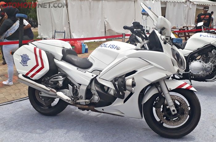 Yamaha FJR1300 polisi lebih sporty