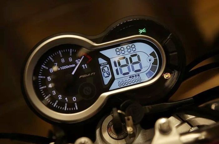 Panel instrumen Honda CB190SS sudah full digital di speedometernya
