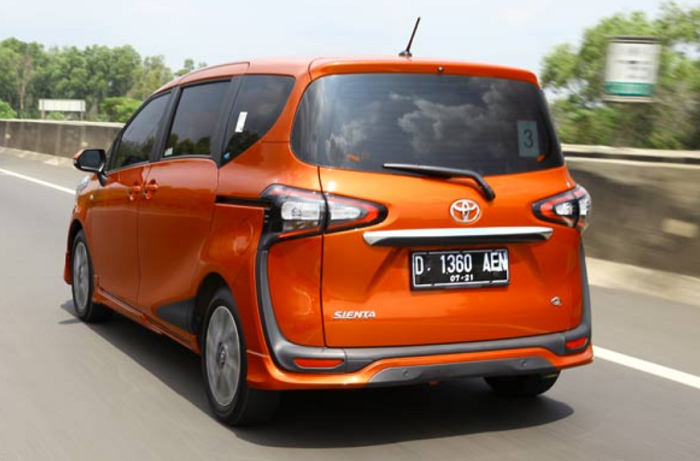 Bagian buritan Toyota Sienta