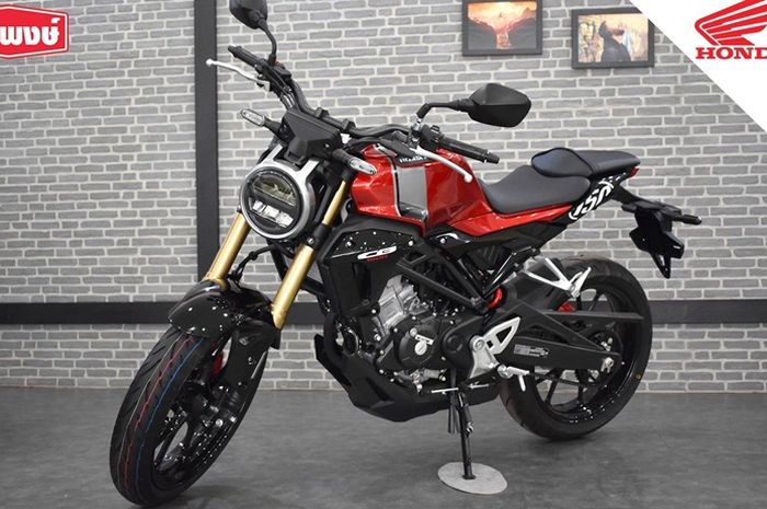 Honda CB150R Streeter dengan warna merah