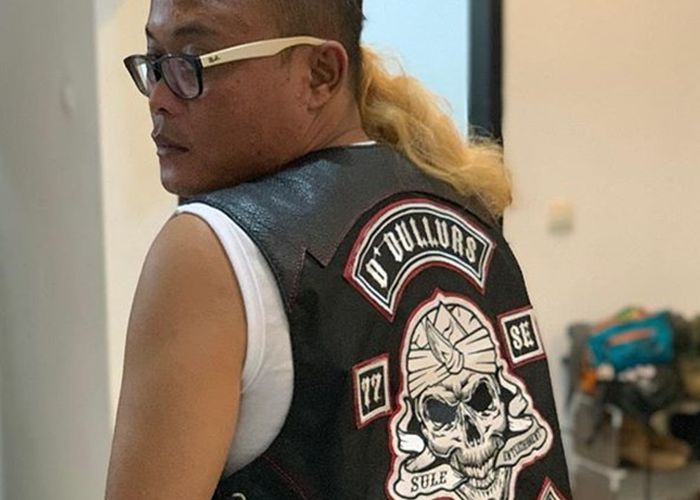 Sule Bikin Heboh Dengan Rompi Ala Anak Motor Harley Davidson Yang Dipakainya Gridoto Com