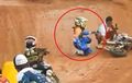 Video : Detik-detik Pembalap Motocross Ditabrak Pembalap Lain