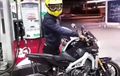 Jangan Ditiru! Biker Geber Motor di SPBU Sampai Knalpot Keluar Api