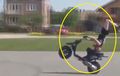 Video:Orang Ini Ahlinya, Wheelie Naik Motor Sambil Jungkir Balik