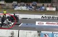 Motor Trail Vs Motor Sport Balapan Drag, Hasilnya Nggak Usah Ditanya