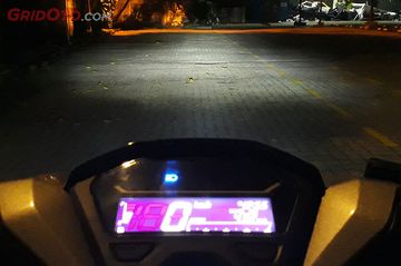 Pakai Led Ini Cahaya Lampu Honda All New Vario 150 2018 Di Malam Hari Gridoto Com