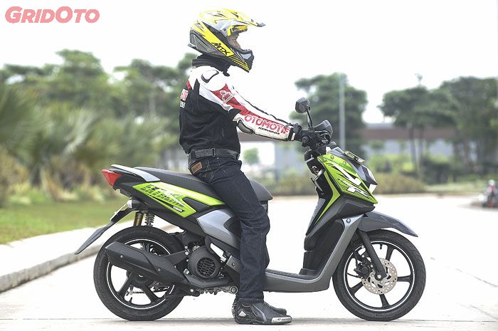 Riding position All New X-Ride 125 samping
