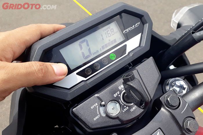 Ada tombol SEL untuk memilih informasi tripmeter di CB150 Verza