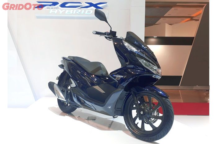 Honda PCX Hybrid menggunakan warna spesial