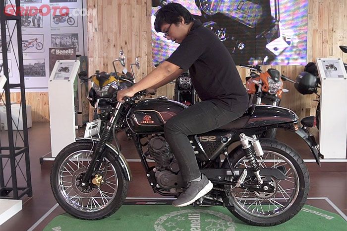 Posisi riding Benelli Motobi 152 kurang sporty