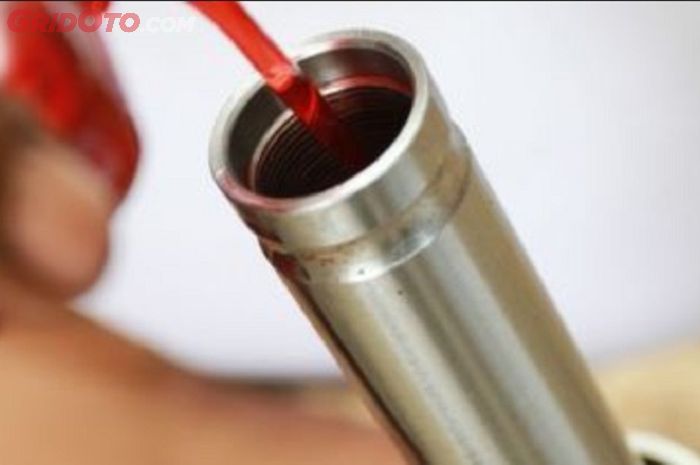 Takaran oli mempengaruhi karakter sokbreker