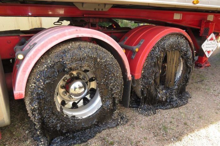 Ban truk meleleh di Australia saat cuaca panas ekstrimtahun 2018 lalu