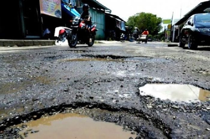Kebiasaan melibas jalan rusak dan berlubang bikin part kaki-kaki motor ini rusak 