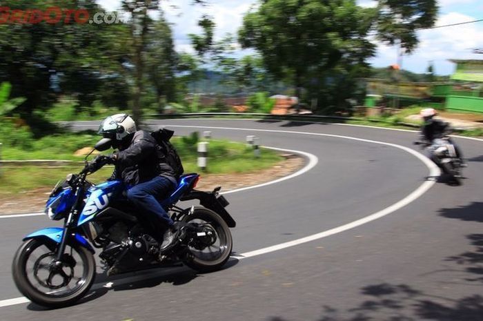 Riding enggak pakai jaket berbahaya