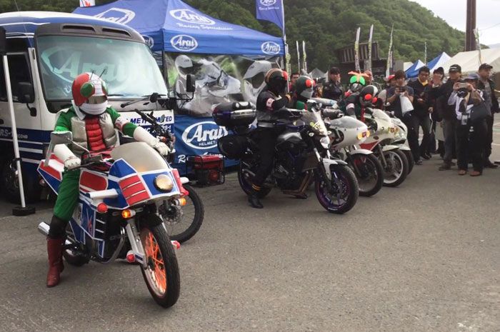 Komunitas Cosplayer Kamen Rider di Jepang