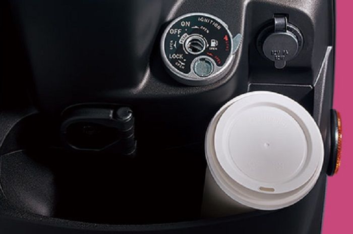 Dibekali soket pengisi daya