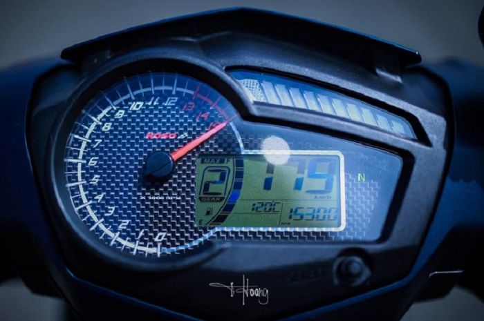 Speedometer Koso bikin tampilan MX King ini terlihat modern