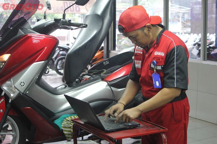 Bukan satu liter, segini kapasitas oli mesin Yamaha NMAX