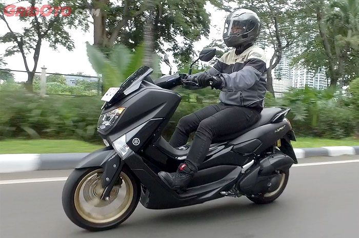 Riding position Yamaha NMAX 155 ala cruiser