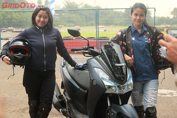 Lady Bikers dengan Yamaha Lexi S