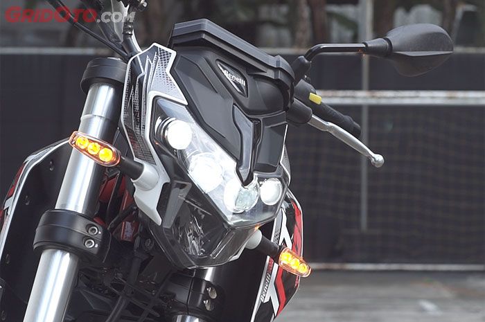 Lampu Benelli TNT 135 sangar karena penggunaan multi proyektor