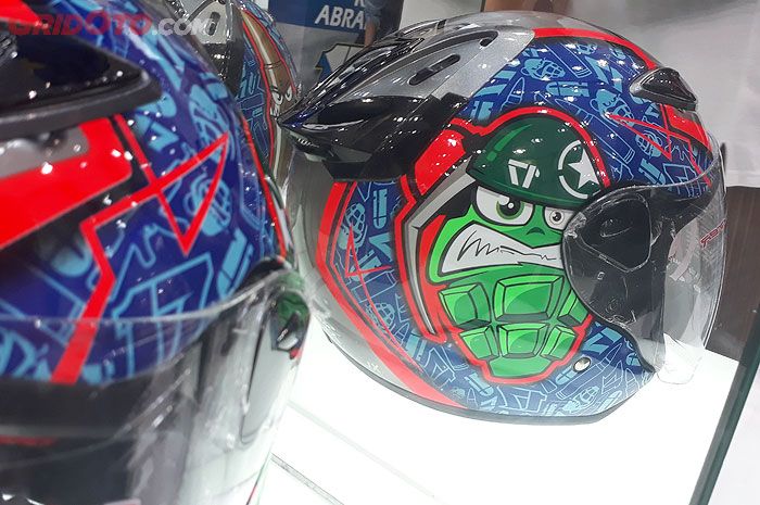 Helm NHK R6 edisi Karel Abraham