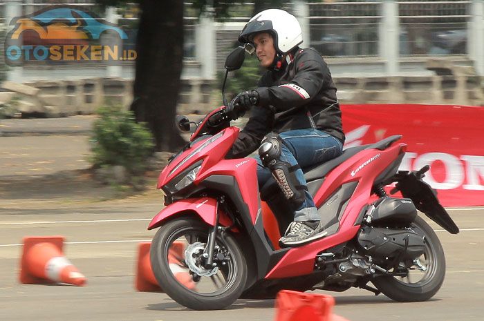 Handling All New Vario 150 2018 tetap responsif dipakai manuver