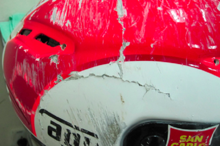 Kondisi Helm Marco Simoncelli Saat Mengalami Kecelakaan di MotoGP Sepang 2011