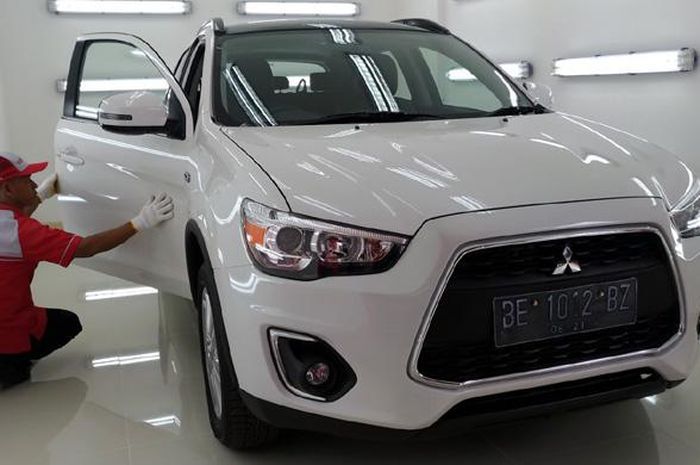 Aktivitas di bengkel bodi dan cat Mitsubishi di Lampung