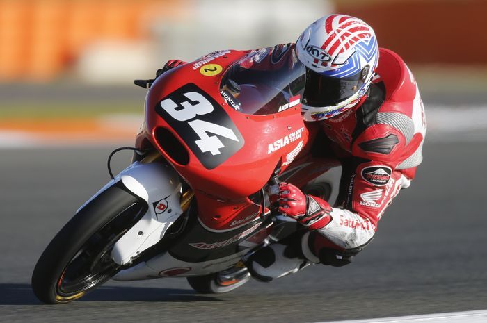 Andi Gilang yang berlaga di Moto3 Junior World Championship kamarnya dibobol pembalap lokal