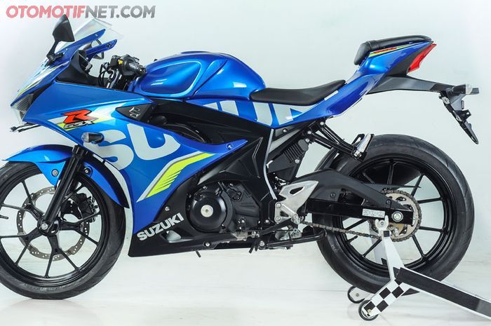 Suzuki GSX-R150 warna Metallic Blue Triton