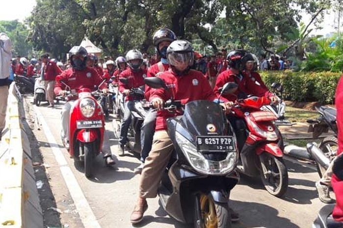 Konvoi pegawai AHM dengan motor CBR150R dan All Honda PCX 150 di May Day (1/5/2018)